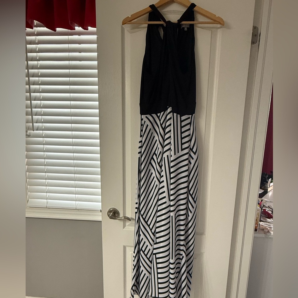 Laura Black & White Geometric Maxi Dress Size 14 | Halter Neck Flowing Elegant